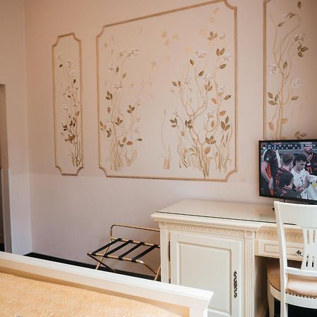 Alisa Hotel การ์โลวีวารี ภายนอก รูปภาพ
